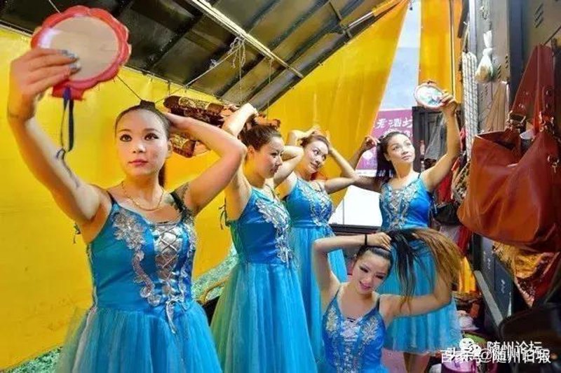现代舞蹈团:在时代的舞步中寻找灵魂共鸣
